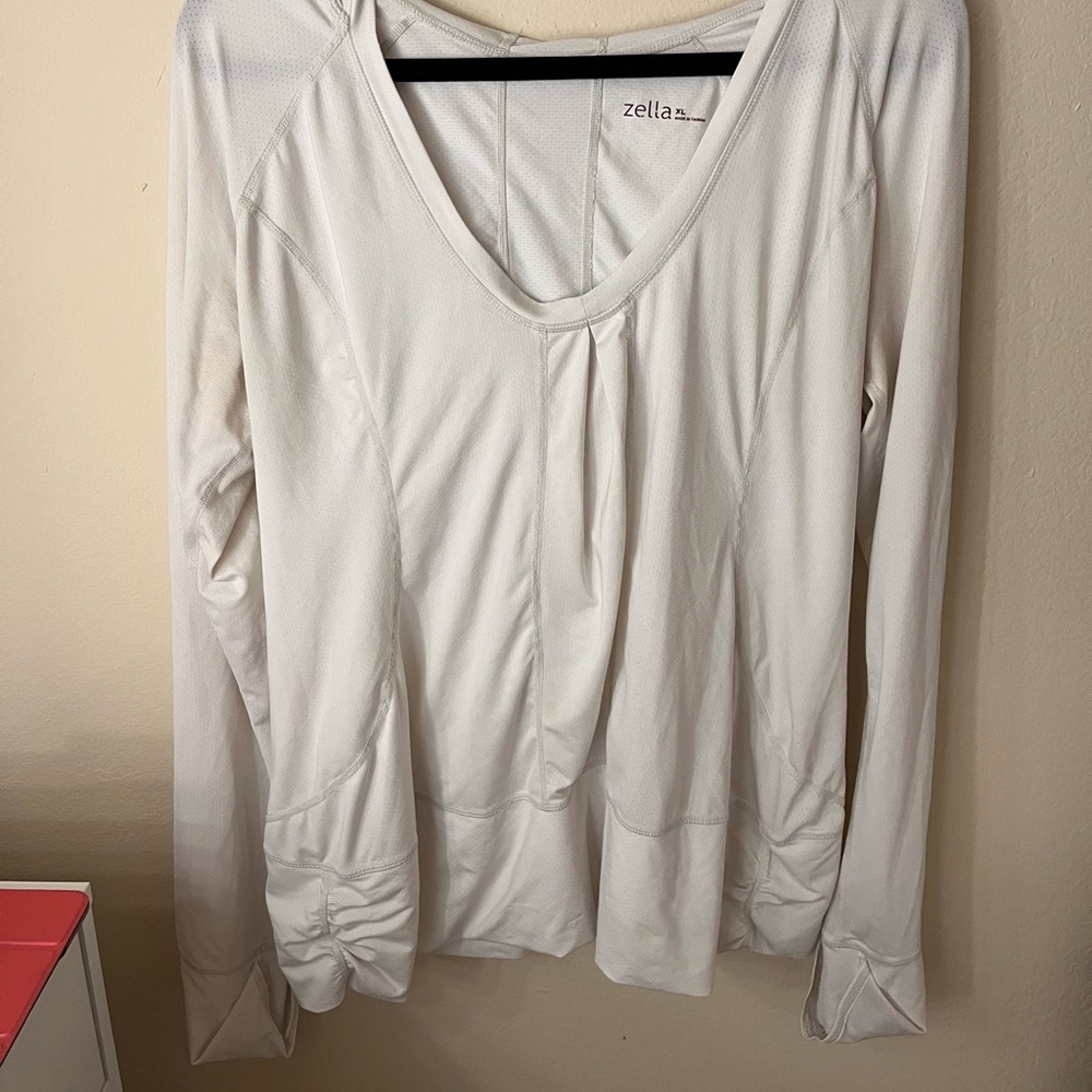 White zella hoodie pull over